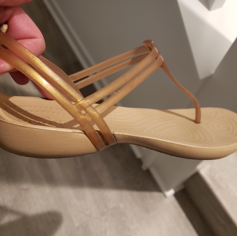 Crocs Women's Isabella T-Strap Sandal